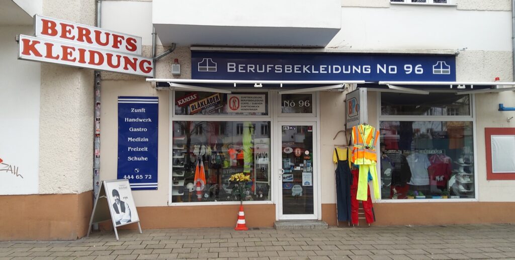 Ladengeschäft Berufsbekleidung No96 in der Berliner Straße 97 in Berlin-Pankow
